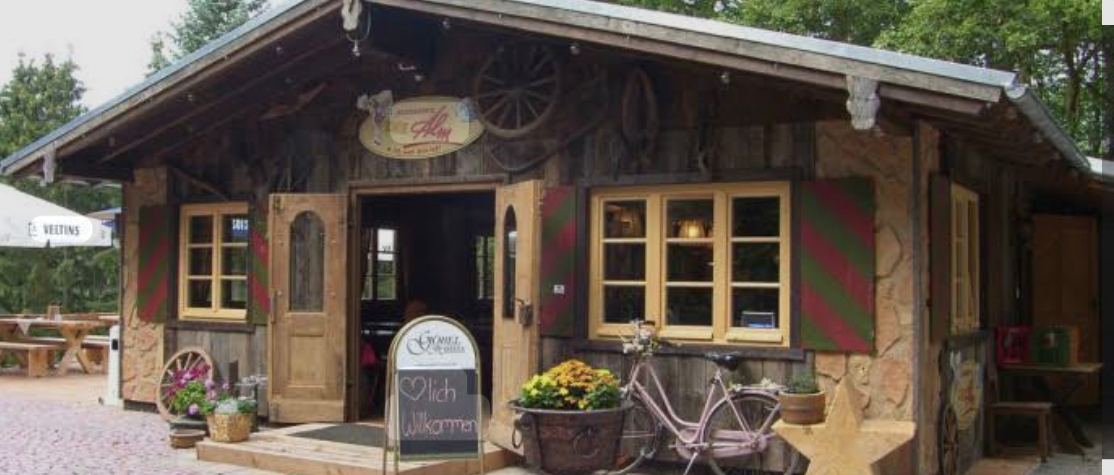 Urige Almhütte und Jausenstation – ideal für die Brotzeit nach dem Highwalk.